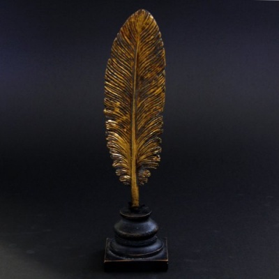 Pluma-735076.jpg