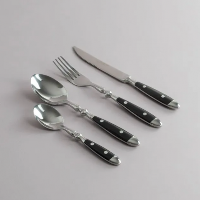 8885064-2-cubiertos-bistro-negro-volf-caja.png