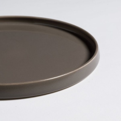 8793276-1-plato.jpg